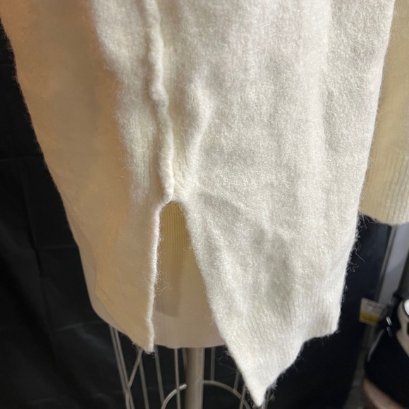 Set 8 women’s cream wool blend turtleneck sweater - Picture 4 of 5